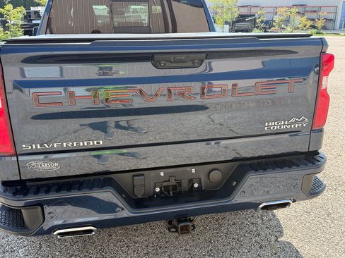 Used 2022 Chevrolet Silverado 1500 High Country w/ High Country Premium Package AWD/4WD image 14