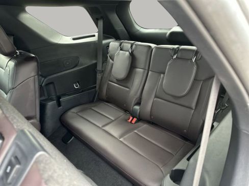 Used 2025 Ford Explorer Platinum RWD image 25