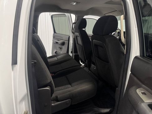 Used 2011 Chevrolet Silverado 2500 LT AWD/4WD image 17