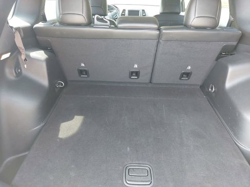 Used 2020 Jeep Cherokee Trailhawk w/ Cold Weather Group image 7