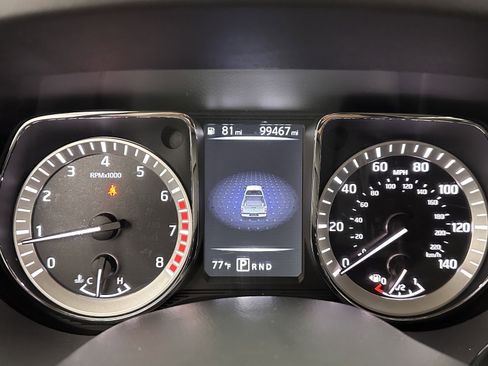 Used 2017 Nissan Titan SV image 13