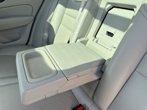 Used 2020 Volvo V60 T5 Cross Country image 15