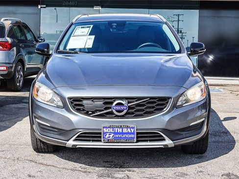 Used 2018 Volvo V60 T5 Cross Country w/ Convenience Package image 2