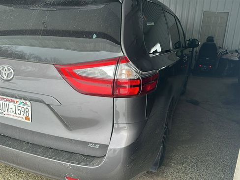 Used 2020 Toyota Sienna XLE image 14