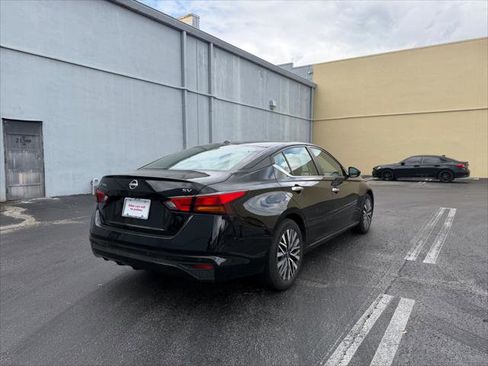Used 2024 Nissan Altima 2.5 SV FWD image 6