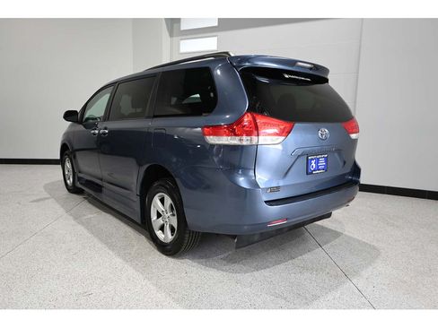 Used 2013 Toyota Sienna LE FWD image 8