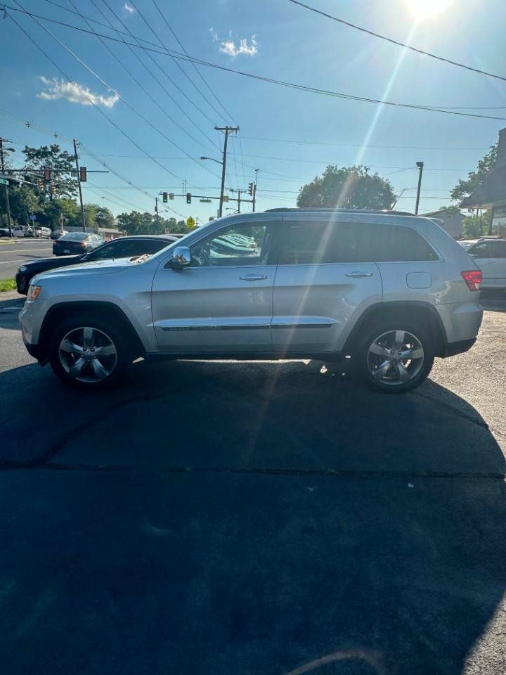 Used 2011 Jeep Grand Cherokee Limited w/ Luxury Group II AWD/4WD image 2