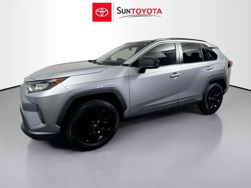 Used 2020 Toyota RAV4 LE image 9