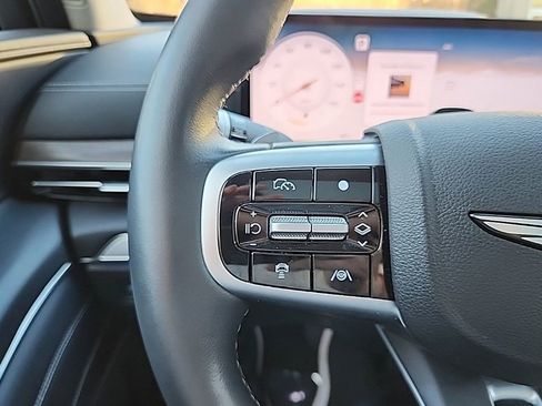 Used 2025 Genesis GV80 2.5T Advanced image 8