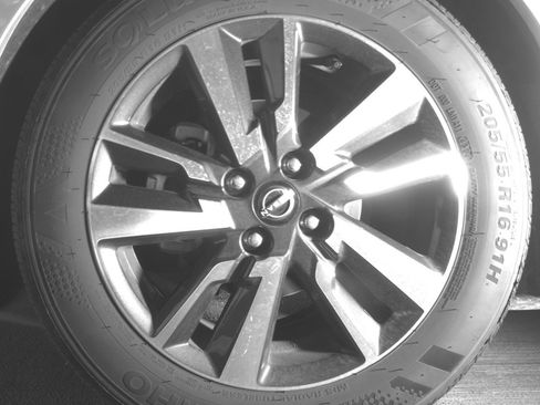 Used 2025 Nissan Versa SV image 12