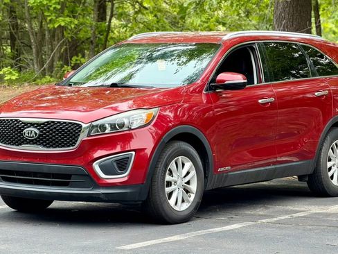 Used 2017 Kia Sorento AWD image 5