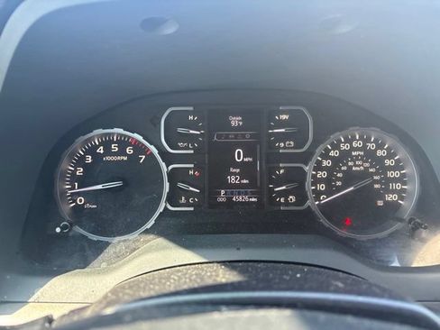 Used 2019 Toyota Tundra SR5 AWD/4WD image 9