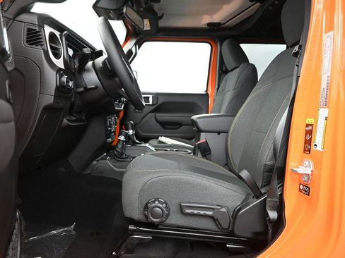 New 2025 Jeep Gladiator Sport image 15