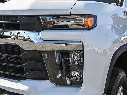 Used 2024 Chevrolet Silverado 2500 LT image 4