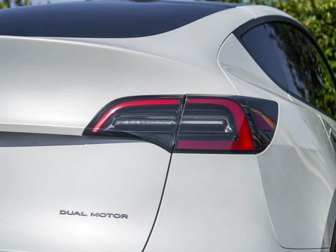 Used 2023 Tesla Model Y Long Range AWD/4WD image 7