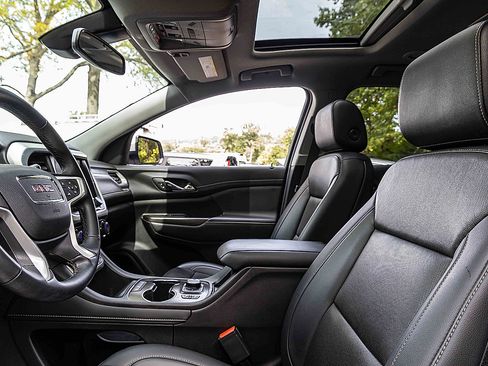 Used 2023 GMC Acadia SLT w/ LPO, Floor Liner Package image 8