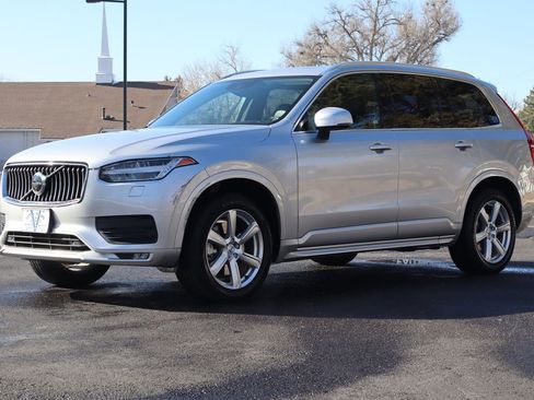 Used 2020 Volvo XC90 T6 Momentum image 11