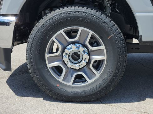 New 2026 Ford F350 Platinum w/ Tremor Off-Road Package AWD/4WD image 8