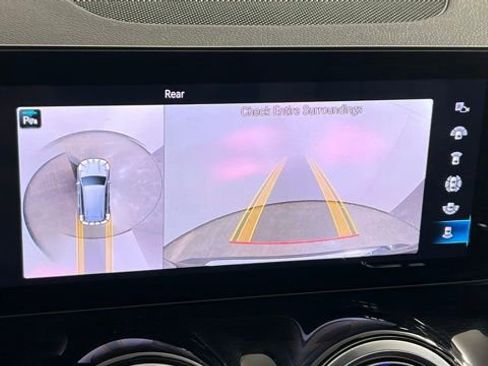 Used 2022 Mercedes-Benz GLB 250 image 35