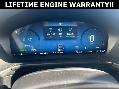 Used 2025 Ford Escape ST-Line Elite w/ Premium Technology Package image 16