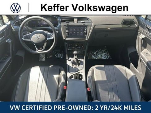 Certified 2023 Volkswagen Tiguan SE FWD image 30
