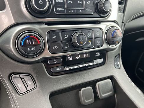 Certified 2020 Chevrolet Suburban LT w/ Luxury Package AWD/4WD image 19
