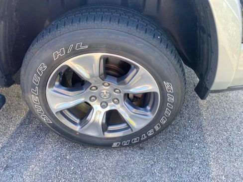 Used 2020 RAM 1500 Laramie AWD/4WD image 5