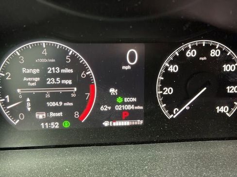 Used 2025 Honda Pilot Touring image 10
