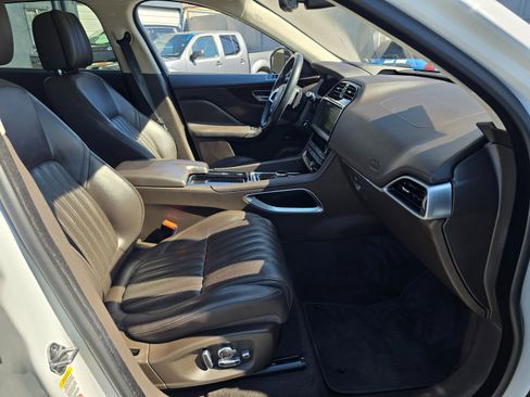 Used 2019 Jaguar F-PACE Portfolio image 9