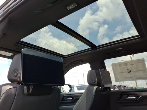 New 2026 GMC Yukon AT4 w/ AT4 Premium Plus Package AWD/4WD image 16