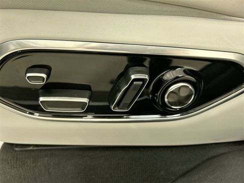 Certified 2022 Jeep Grand Cherokee Overland w/ Luxury Tech Group IV image 10