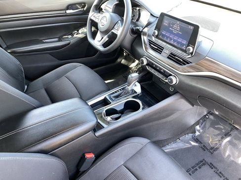 Certified 2024 Nissan Altima 2.5 SV FWD image 9