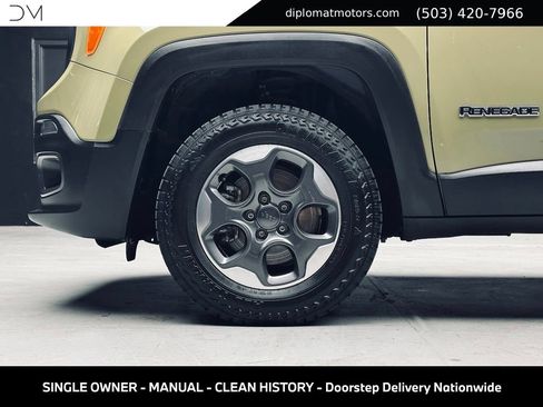 Used 2015 Jeep Renegade Latitude w/ Cold Weather Group II AWD/4WD image 40