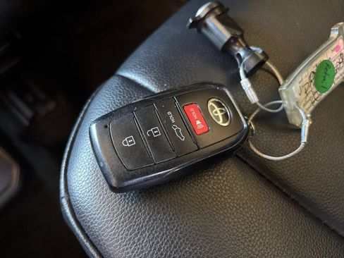 Used 2025 Toyota Highlander XSE AWD/4WD image 21