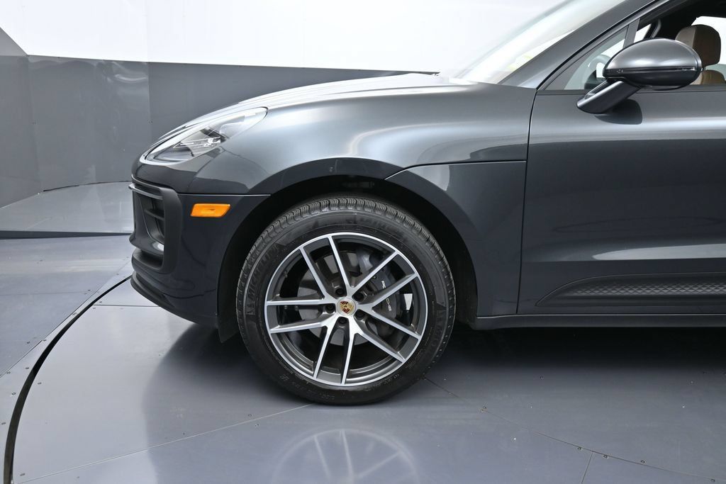 Certified 2026 Porsche Macan AWD/4WD image 12