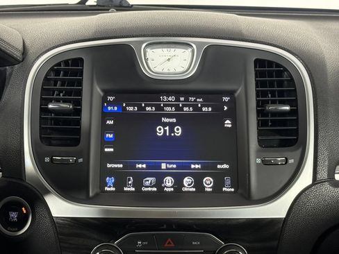 Used 2016 Chrysler 300 Limited RWD image 28