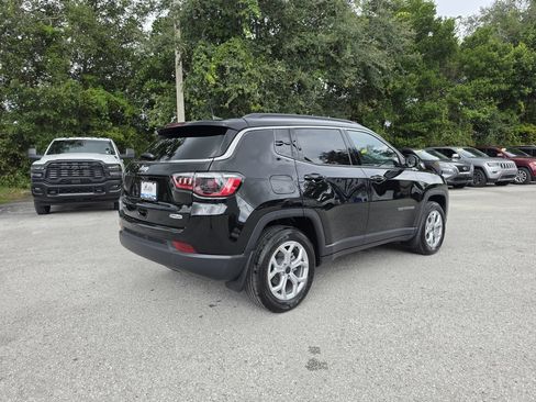 Certified 2025 Jeep Compass Latitude AWD/4WD image 3