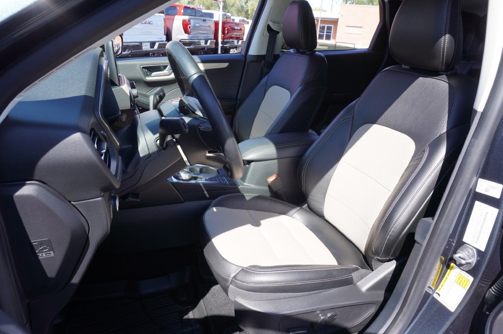 Used 2022 Ford Escape Titanium w/ Titanium Elite Package AWD/4WD image 17