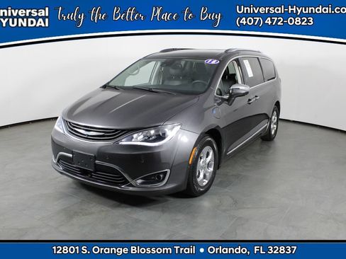 Used 2018 Chrysler Pacifica Limited w/ Advanced Safetytec Group FWD image 1