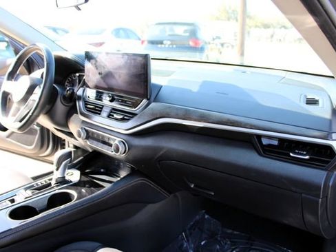 Used 2023 Nissan Altima 2.5 SV w/ SV Premium Package FWD image 42