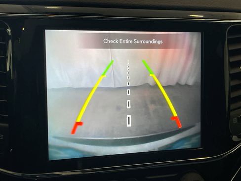 Used 2021 Jeep Grand Cherokee Limited image 17