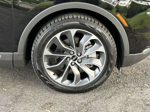 Used 2023 Lincoln Nautilus Reserve AWD/4WD image 13