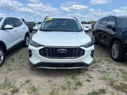 Used 2023 Ford Escape Platinum w/ Premium Technology Package AWD/4WD image 2