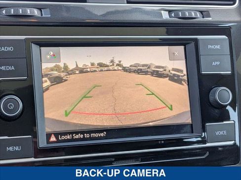 Used 2020 Volkswagen Golf 4-Door FWD image 18