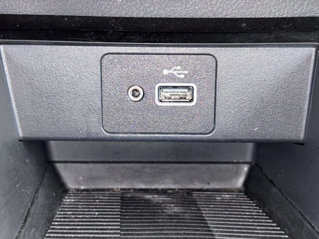 Used 2025 Nissan Kicks S AWD/4WD image 20