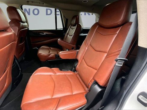 Used 2020 Cadillac Escalade Luxury RWD image 20