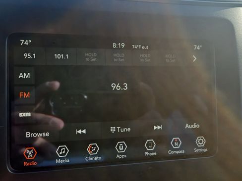 Used 2020 Jeep Cherokee Latitude Plus image 16