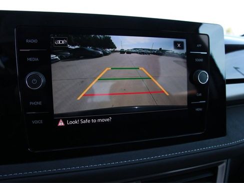 New 2026 Volkswagen Taos SE image 19