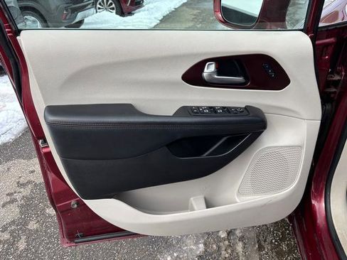 Used 2020 Chrysler Pacifica Limited w/ Advanced Safetytec Group image 10