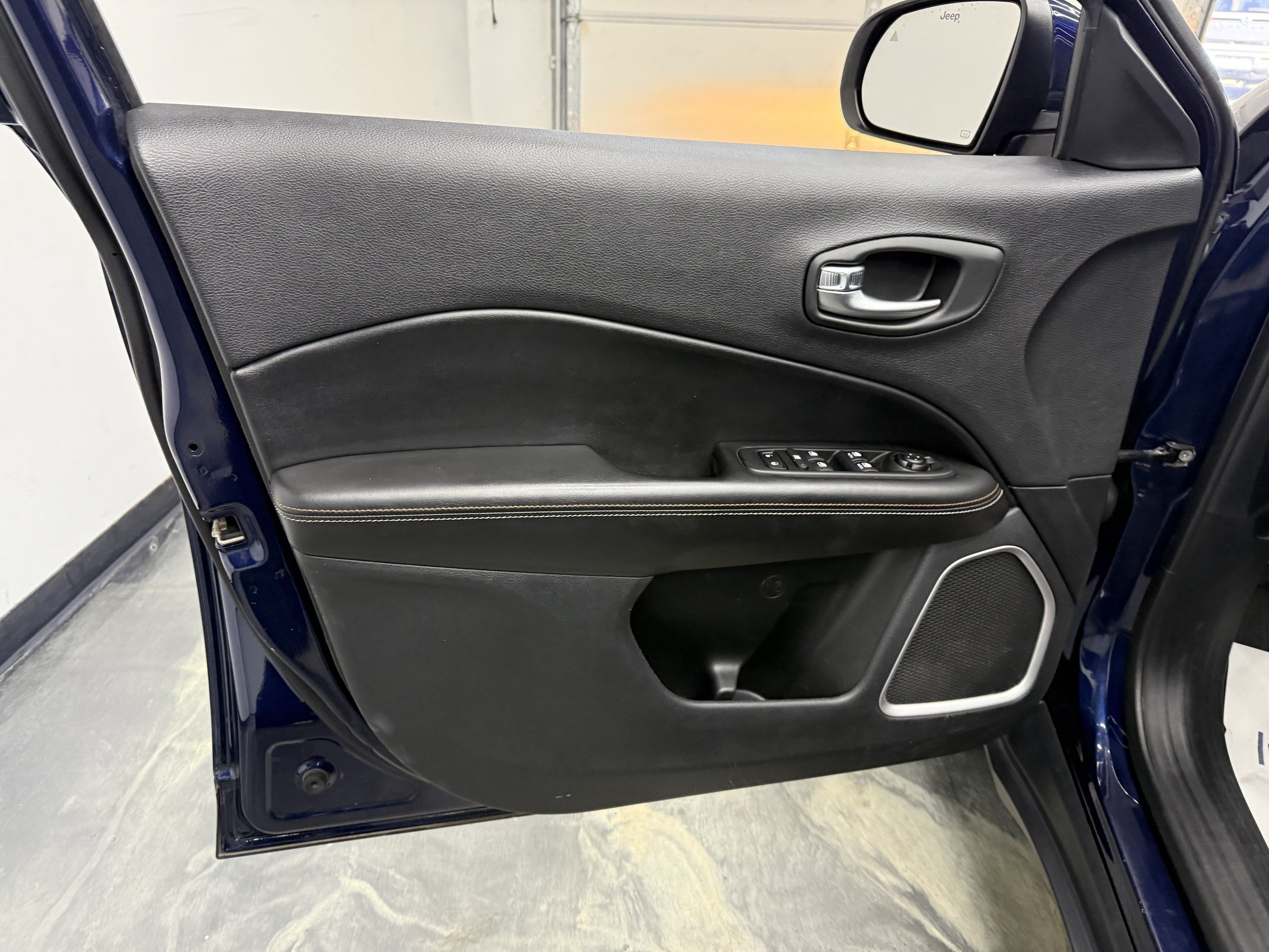 Used 2020 Jeep Compass Latitude FWD image 10